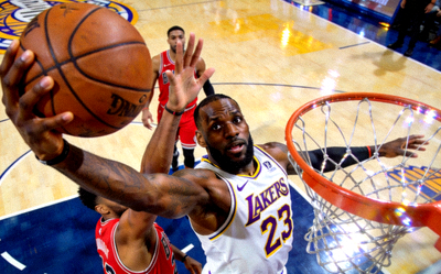 NBA篮球比赛激烈对抗扣篮画面